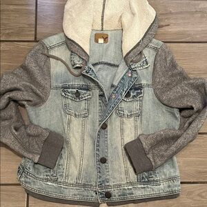 Ladies American Eagle Light Wash Denim Jacket with Gray Hoodie Sleeves